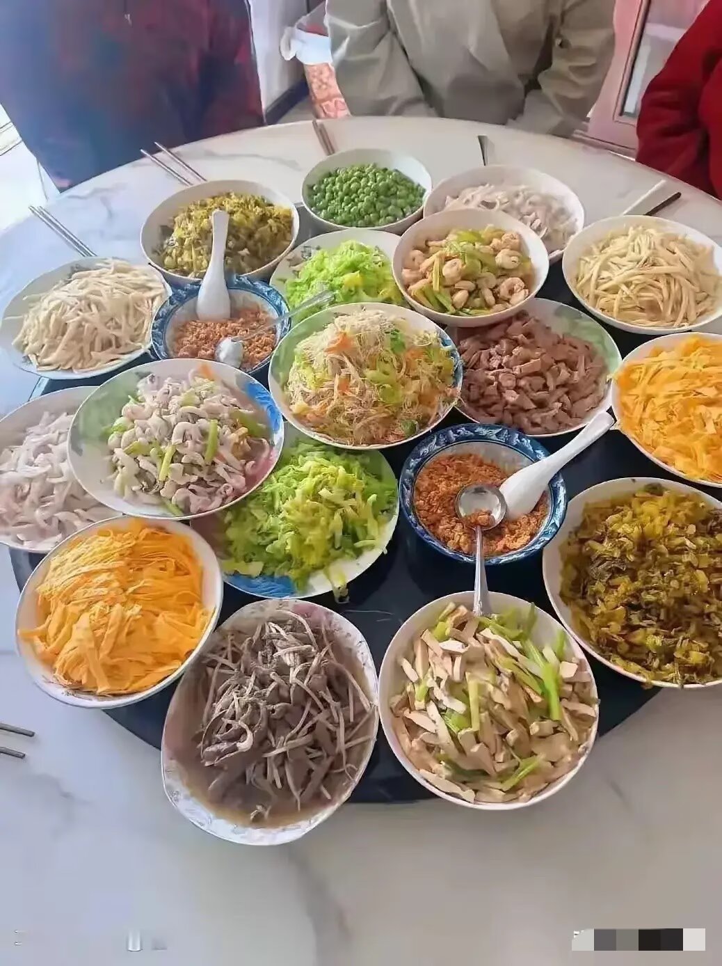 这两桌菜 你更喜欢哪一种✔️ 