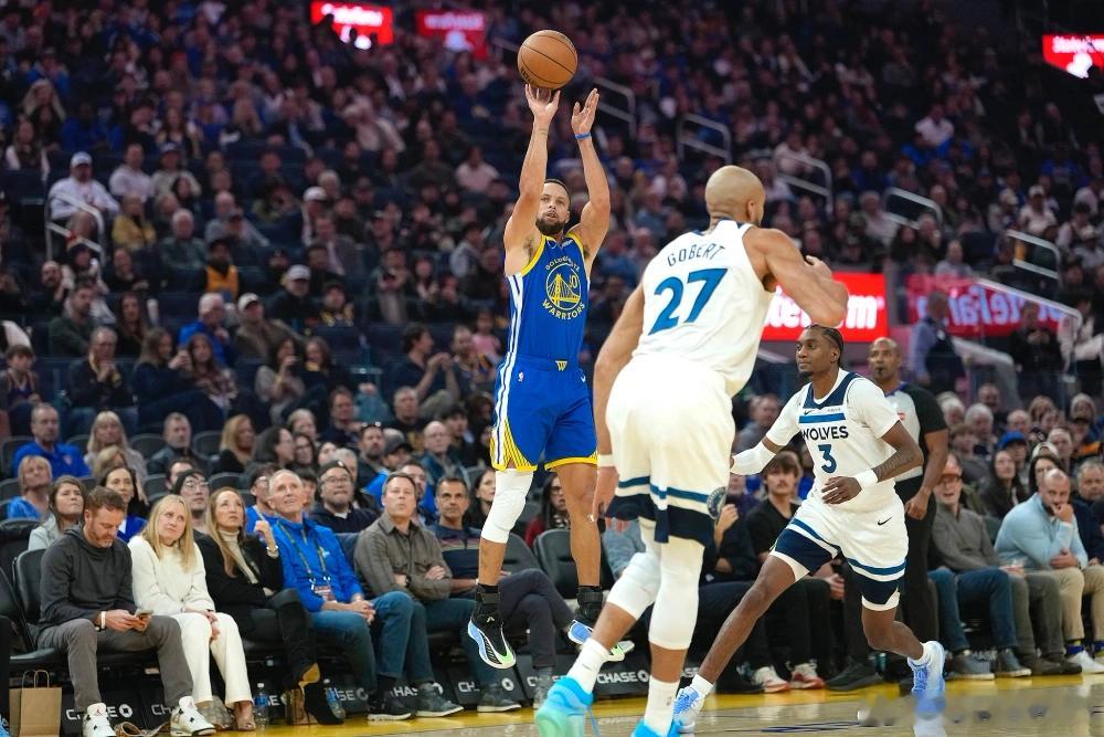 库里缔造一项NBA历史纪录勇士120-127不敌森林狼，库里出战32分钟，28投