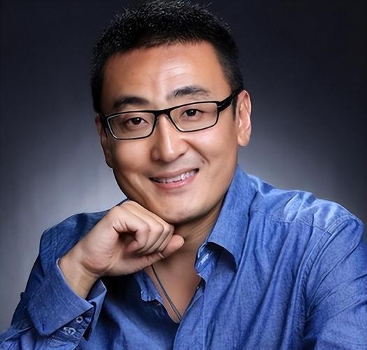 窦文涛见过世面：何为真正吃过“细糠”✨
 
窦文涛也是吃过细糠的人
 
现在网上