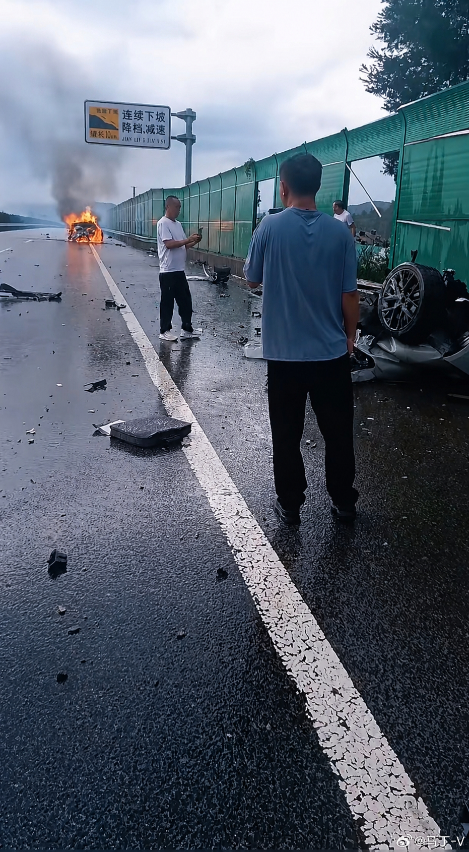 直接解体了，看轮毂猜猜啥车