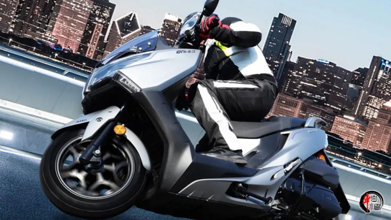 #光阳赛艇CT250限量版发布#
台湾光阳近日推出了限量版CT250踏板车，售价