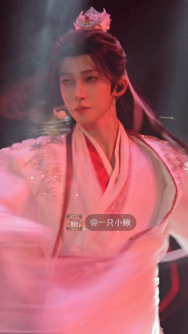 刘宇live图 还是被这身古装硬控了！刘宇刘宇粉色古装造型刘宇