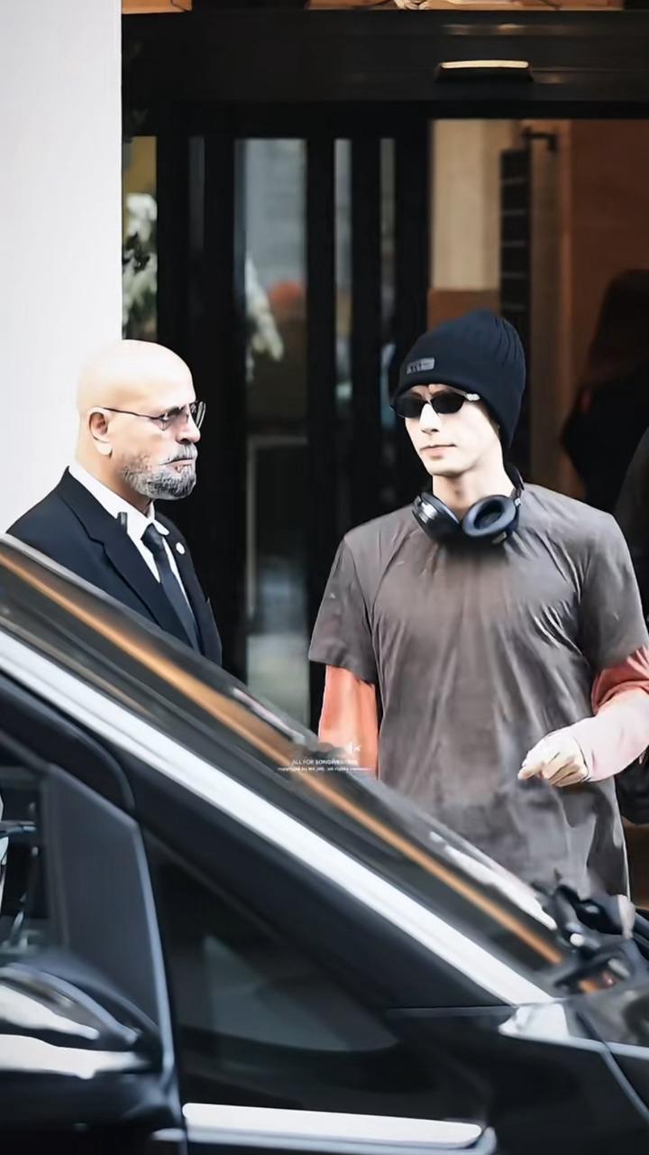 冷帽潮男米兰出街中😎宋威龙冷帽潮男出街 宋威龙米兰出街 ​​​