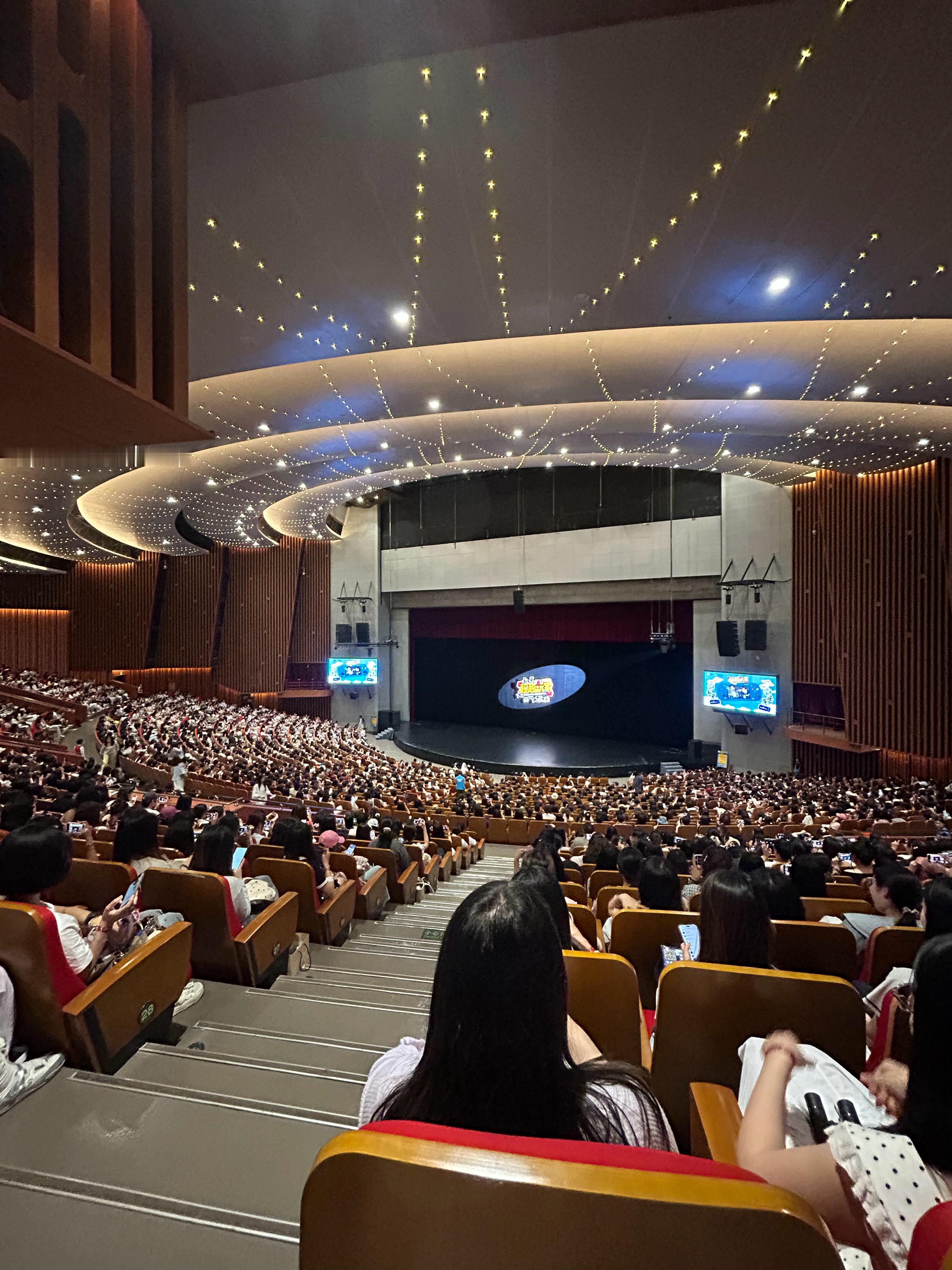 继续登基。 