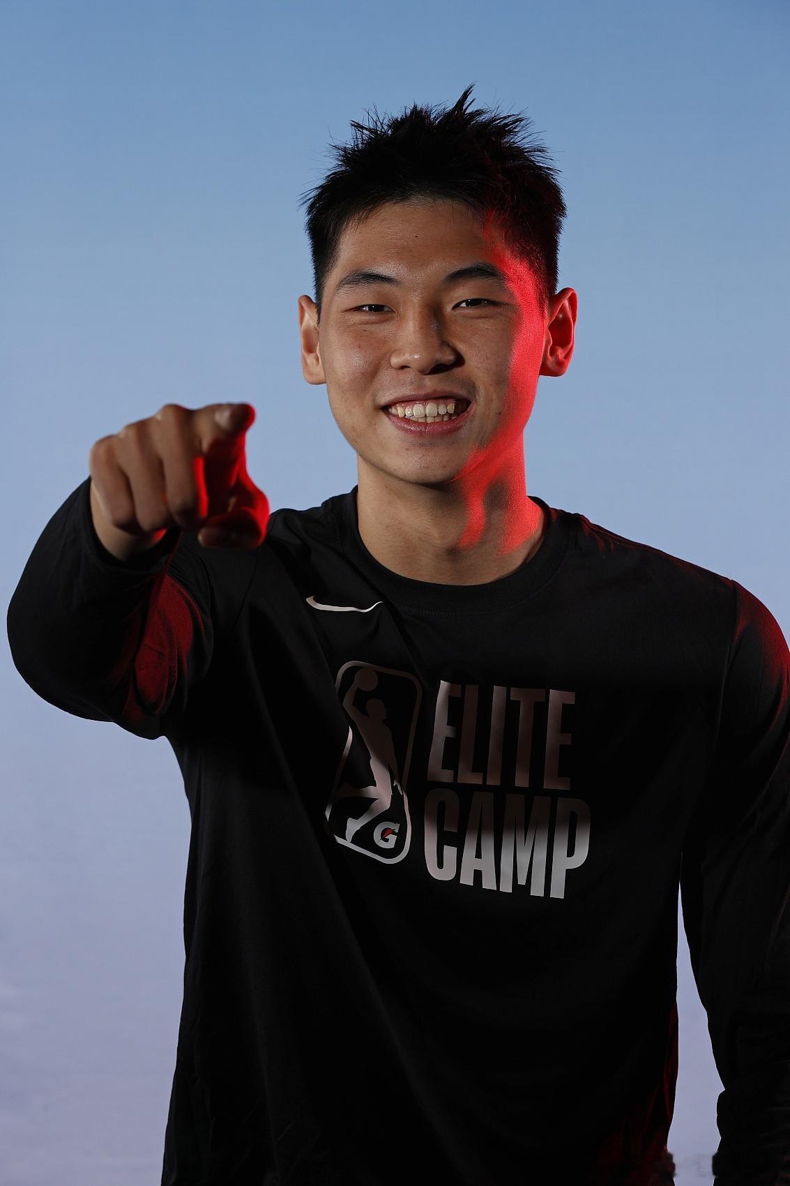 出场时间仅7分钟便拿下6分的小崔接受采访：“我觉得跟他们的差距其实没有那么大，在