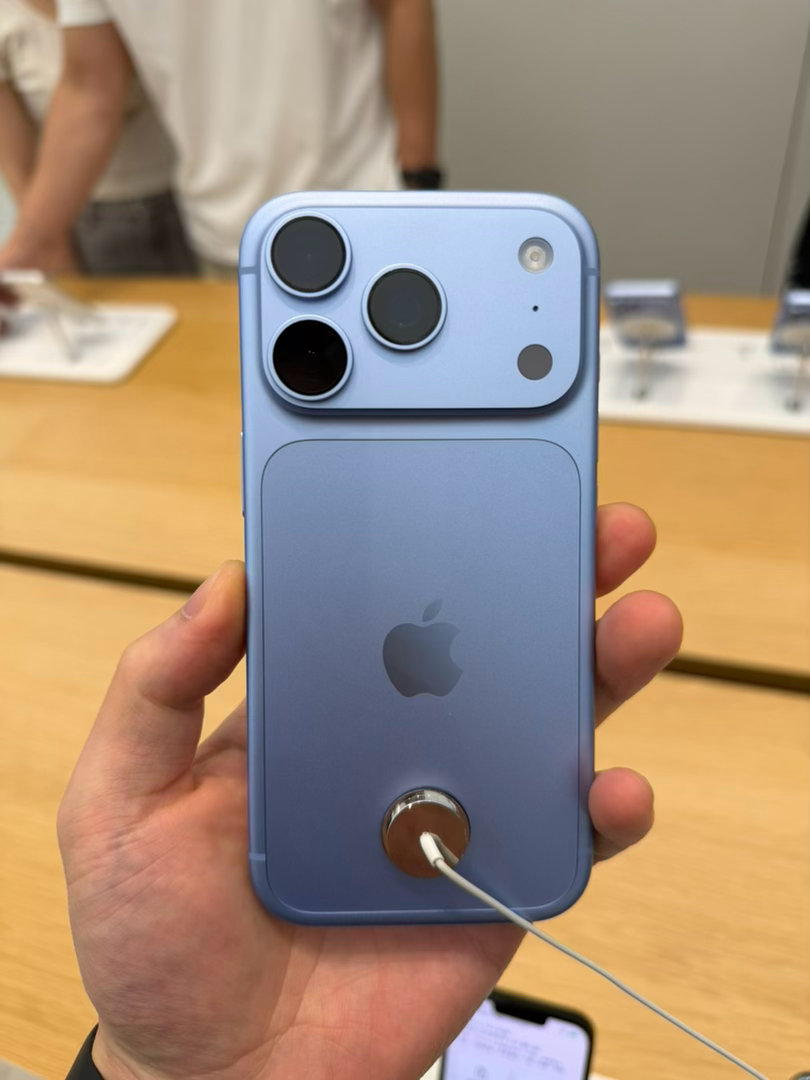 iPhone18 Pro肯定买红色啊，寓意最好[收到]银色最经典呗黑色最有个性蓝