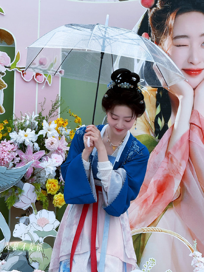 邓恩熙香香软软的小蛋糕 怎么会有这么灵动的女孩子，邓恩熙你是吃可爱多长大的小蛋糕