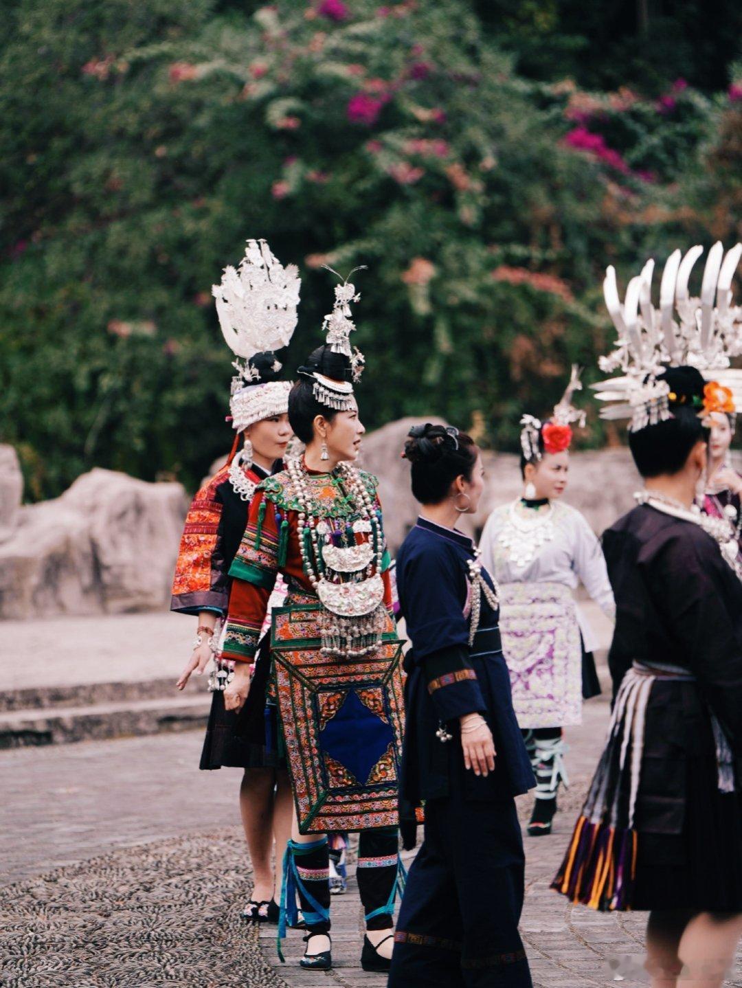 肇兴侗寨偶遇曾黎 看到这个消息激动得我差点从椅子上跳起来！曾黎居然去肇兴侗寨玩啦