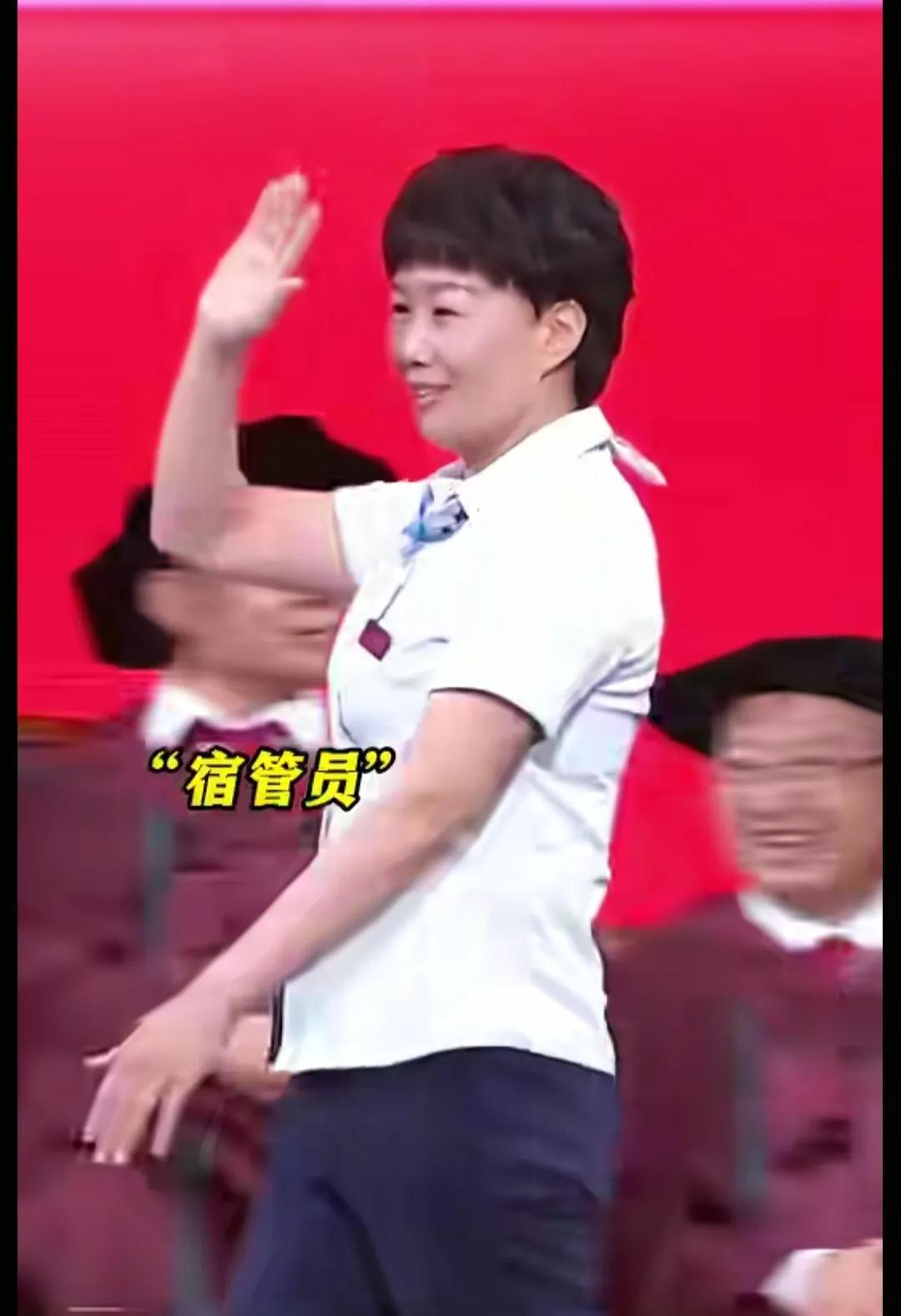 职业不分贵贱，教育当以德为先！
中山大学25届毕业典礼上，18名普通工作者站上“