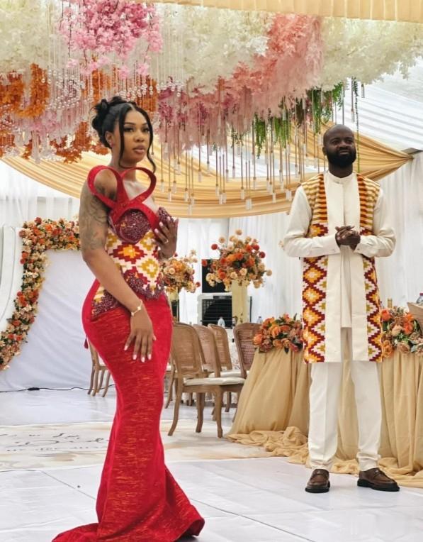 青岛海牛旧将兰克尔泽官宣大婚  据喀麦隆媒体Lauradavemedia的报道，