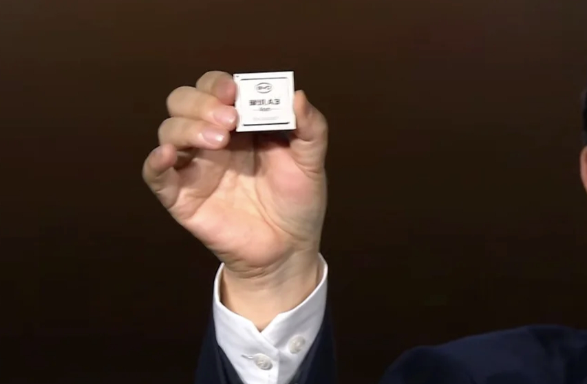 芯片涨价潮。近三月车规级存储芯片价格暴涨180%，国内十余家新能源车企售价上调2