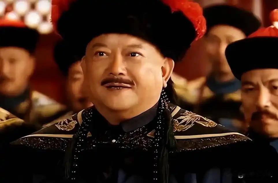 和珅这么贪,为什么还被重用?

和珅能贪成那样还不倒台，搁哪朝哪代都算个奇事。但