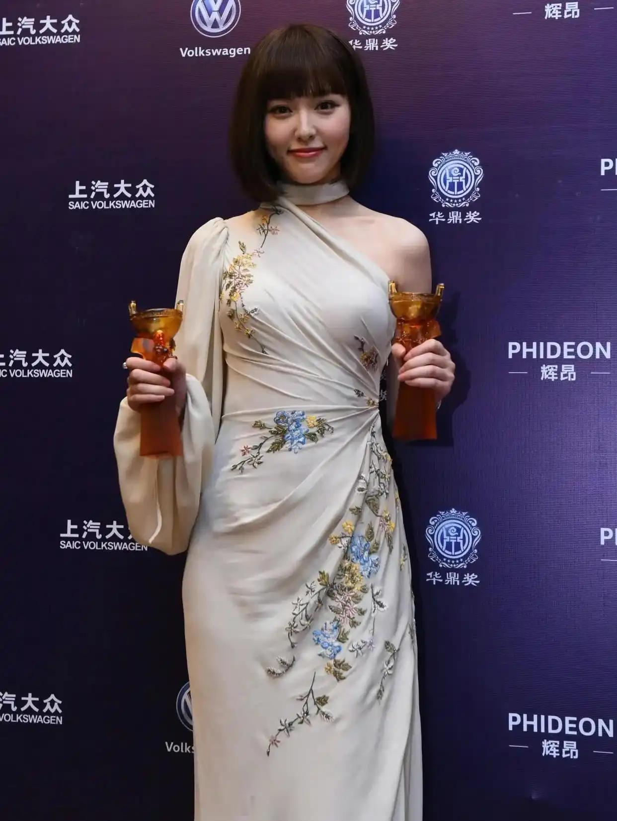 唐嫣呈现出更加丰盈的美丽形象 ​​​