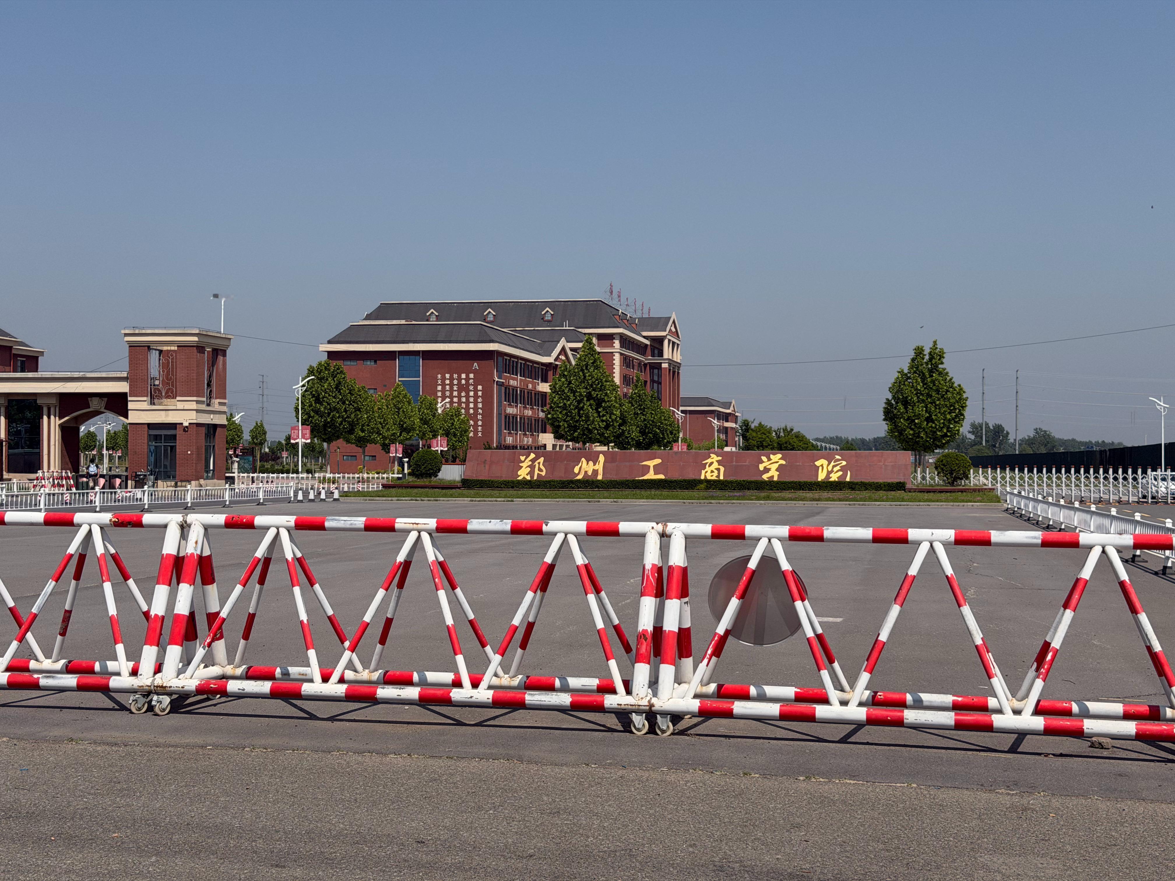 我村附近3公里，就是一所大学：郑州工商学院。里面都是大学生，做点什么生意比较好 