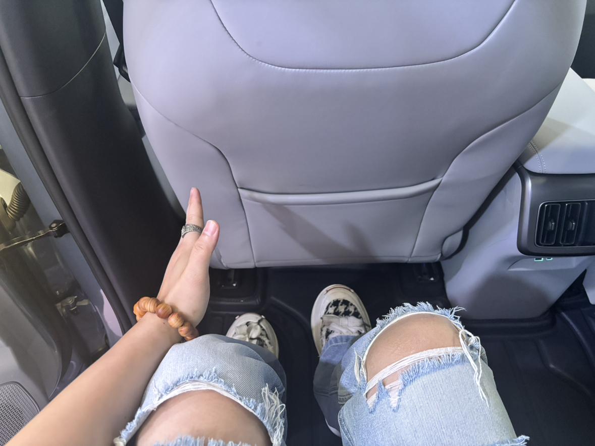 聊一下可能让纯电SUV市场重新洗牌的车——比亚迪宋Ultra EV。
先说最近讲