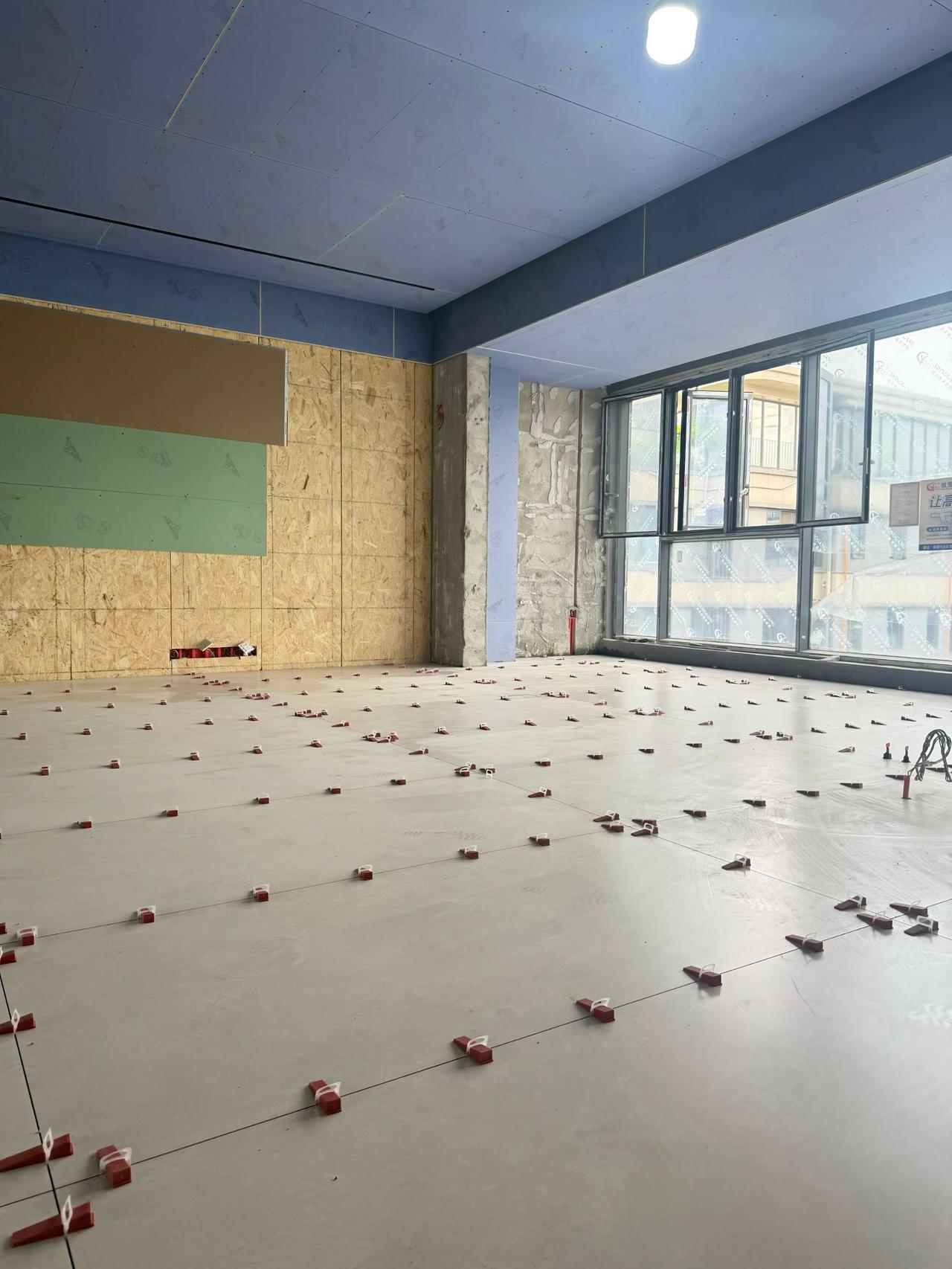 听我的，大横厅搭配通铺，真的很大气，
哈哈，
今天看一组双流新力郦园的贴砖图吧，