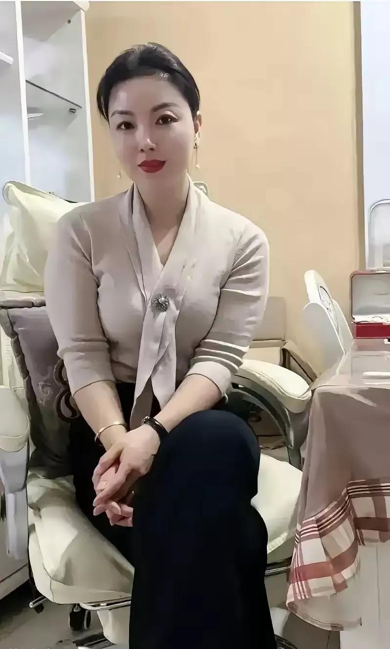 爱情与婚姻本质相同，人品才重要，不应区别对待。不管幾婚只要心在一起永遠是幸福的?