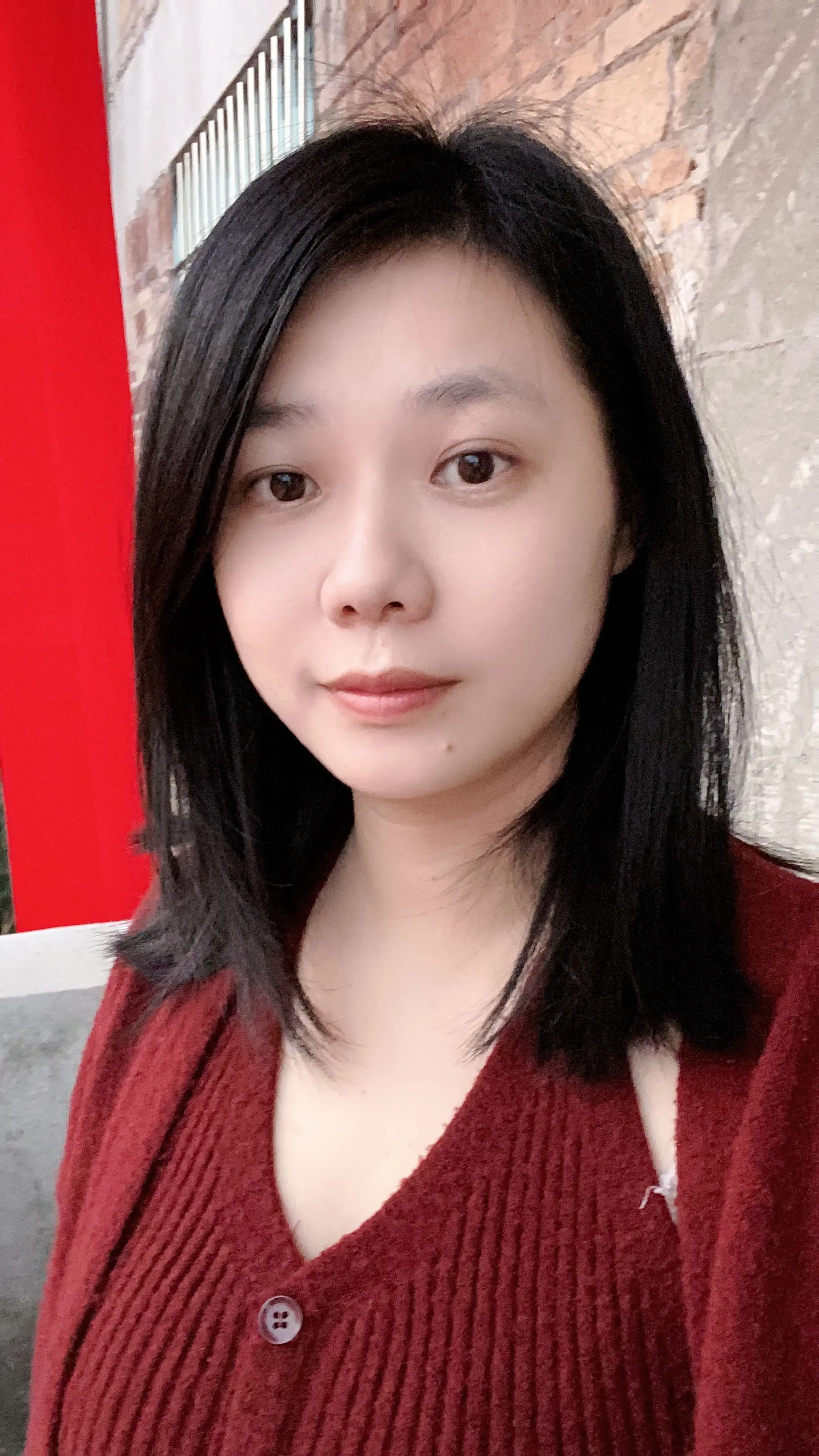 谈恋爱吗？最多只能陪你谈一天，第二天我就要大金镯子了，因为姐已经到了没...