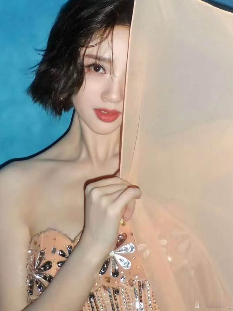 唐艺昕非常享受当e人的玩具 慢性格遇上活泼e人也能完美适配，唐艺昕不勉强不社恐，