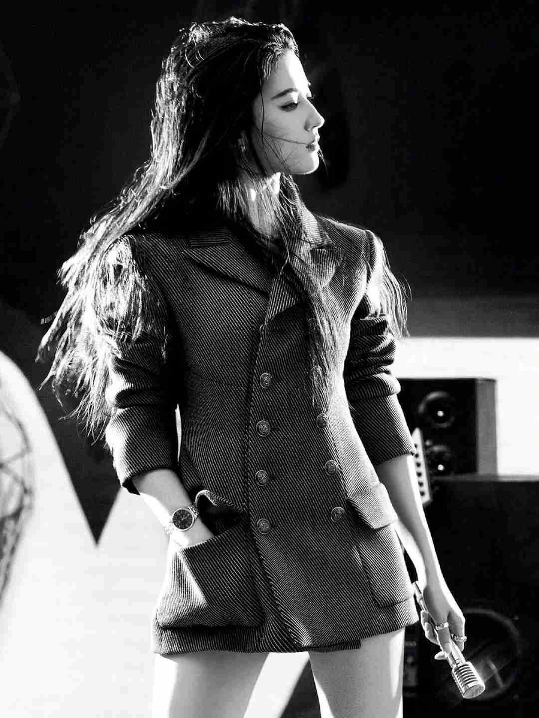 刘亦菲自带气场风范带定位晒今日生活
我的今日状态：😁轻松愉快
我这里的天气：☀