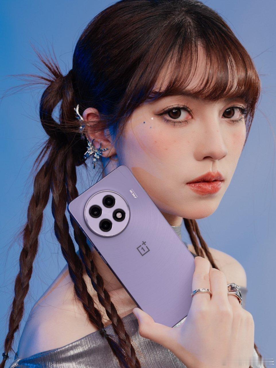 一加ace5  真的太好看了！12月26日在成都发布！大家可以期待一下喽！ 