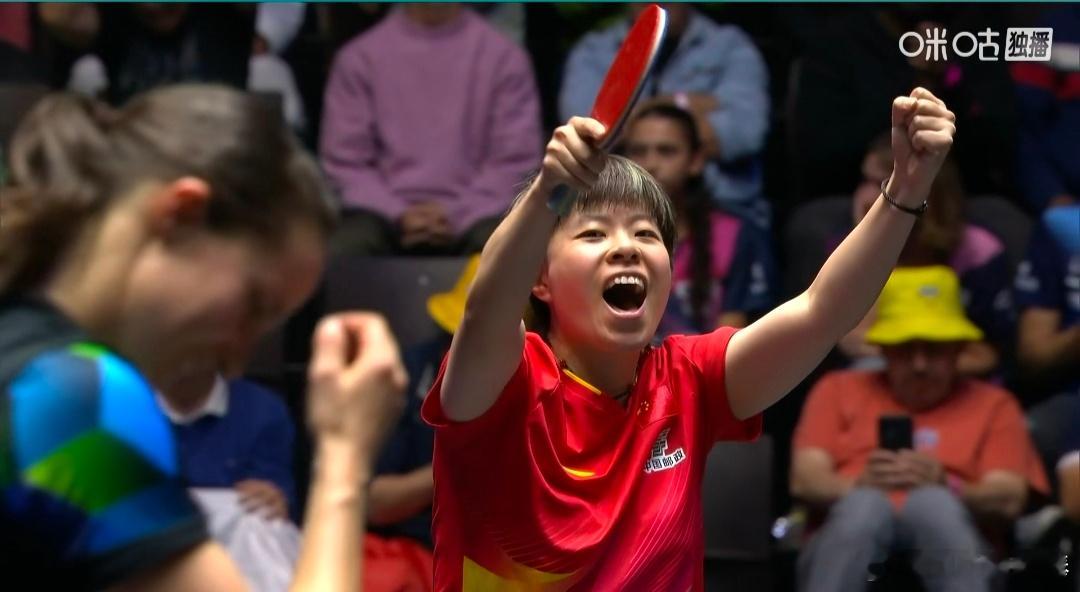 当午夜钟声敲响11点，咪咕直播间的光芒将照亮乒乓战场！王艺迪今晚第二场战役强势来