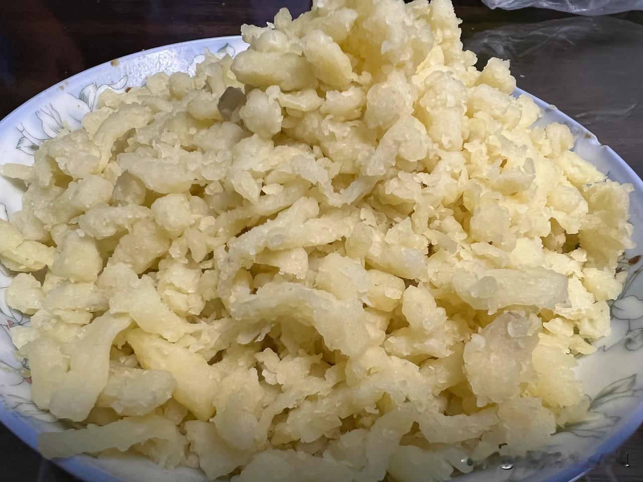 南方应该没有这个菜吧，大家知道叫什么吗？它的收获在秋天，用来制糖，每个大约有四五