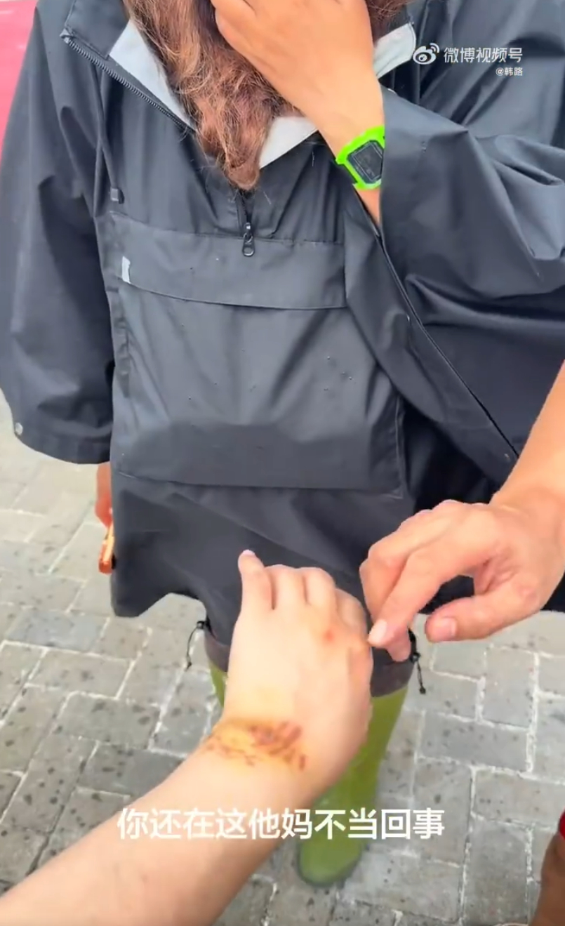 科普一下，女孩生理期不影响潜水，鲨鱼也不会因为这个攻击人类，鲨鱼攻击人类多数是因