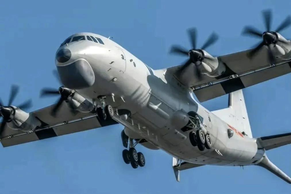 12月23日，据央视军事网站报道，运一8反潜机机腹两侧堪称“火力宝库”，容积超大