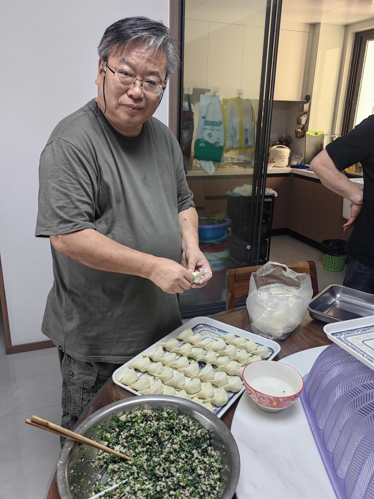 祖籍武进客寓陕西的一位朋友留言，对南瓜藤做馄饨馅略有疑惑，我回答如下：
1，南瓜