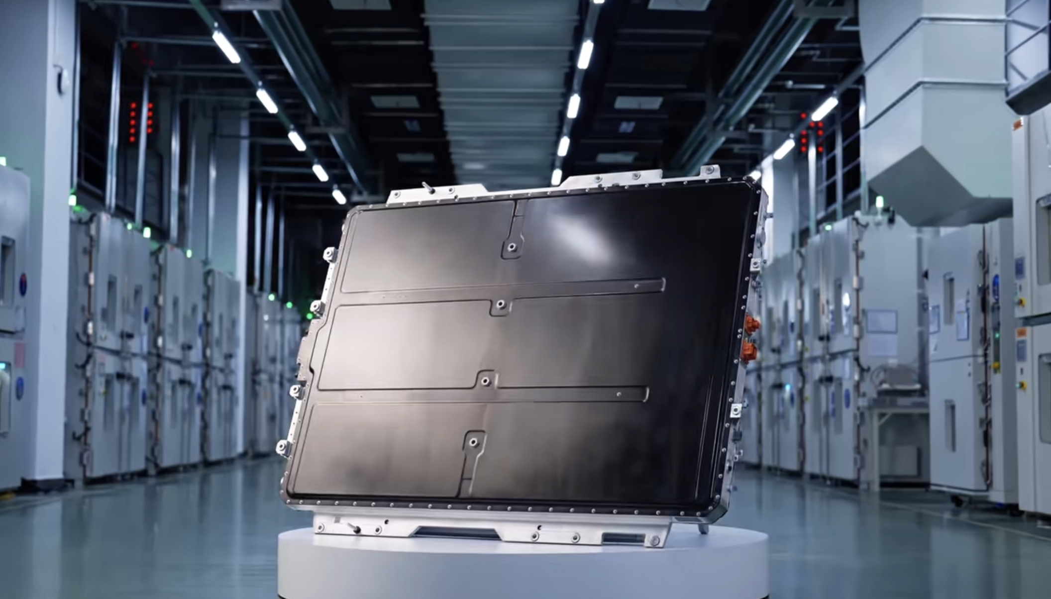 华为携手电池伙伴超200项工艺提升兄弟们，买电车最怕啥？必须是电池安全。电池安全