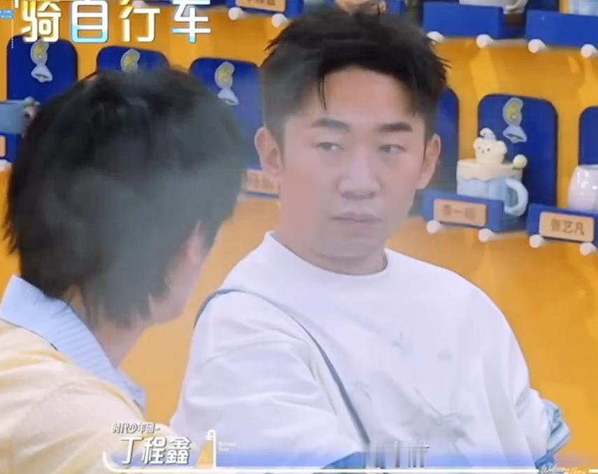 丁程鑫高考前4点骑车看日出丁程鑫文艺男 丁程鑫文艺男，丁程鑫高考前4点骑车看日出