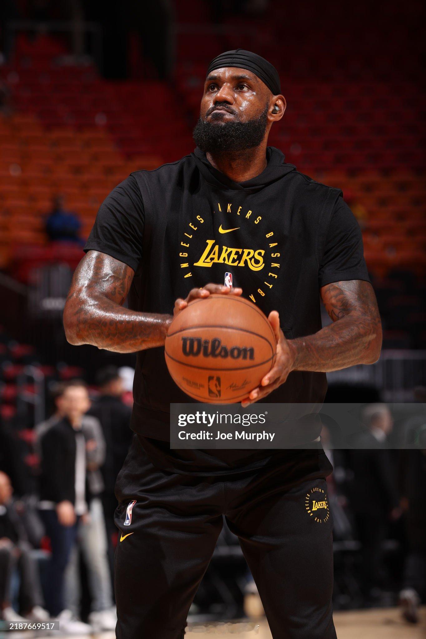 今天谁能站出来呢？詹姆斯面对老东家是不是要触底反弹了？里弗斯不打，拉伸能否起立？