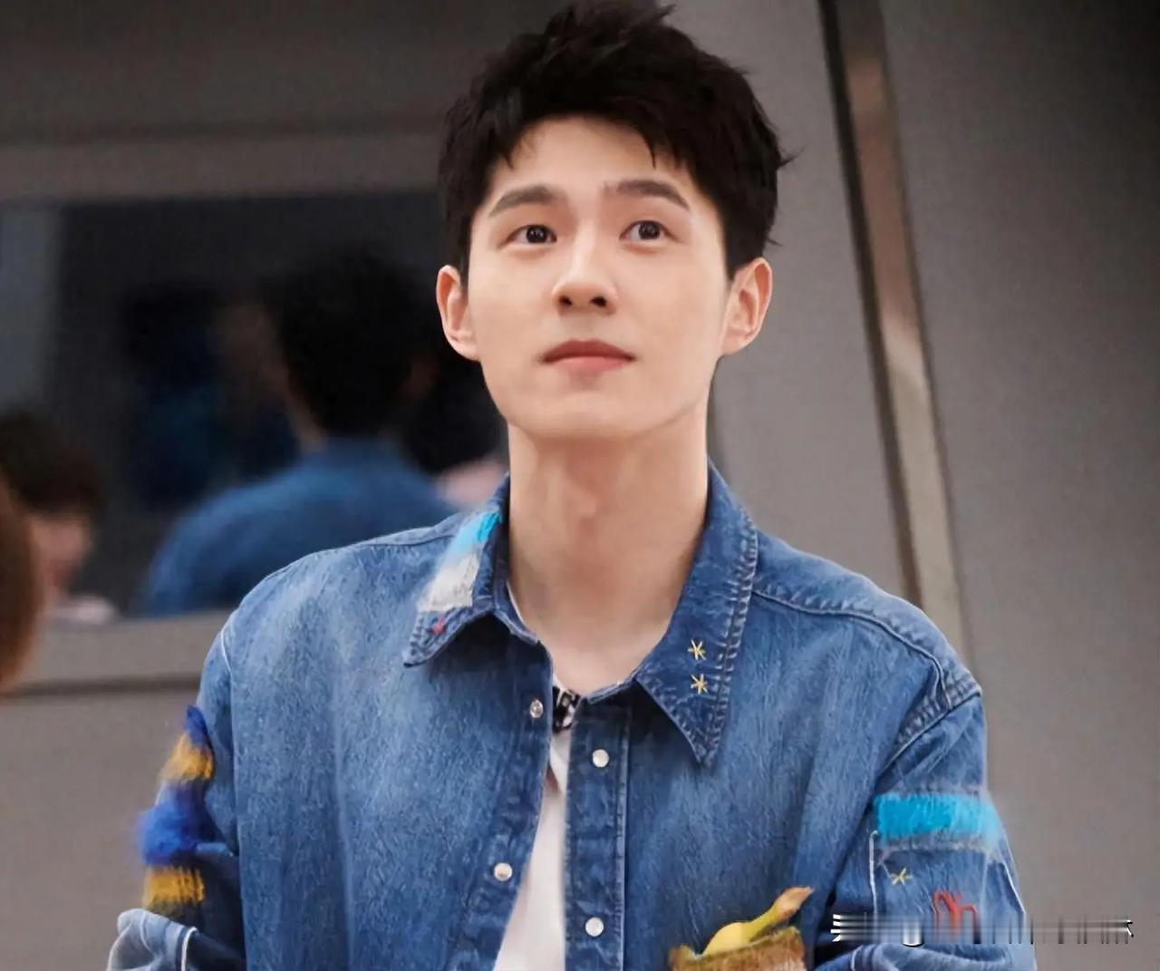 #刘昊然为新电影瘦到119斤#
虽说不要身材焦虑，但是做明星，无论男女，还是瘦了