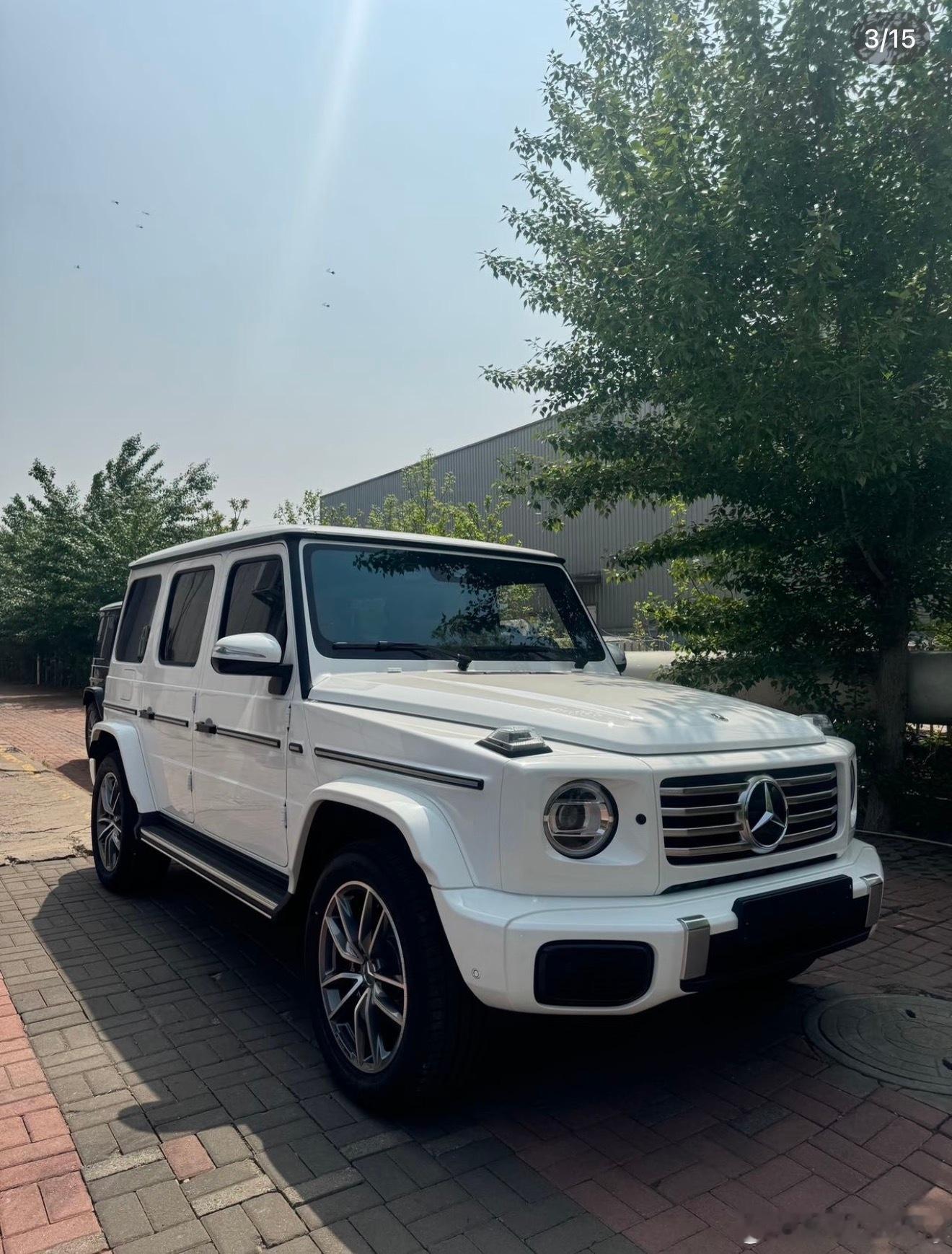 奔驰G450d 白黑 25款  2025年12月份生产 韩国平行进口 我这价格都