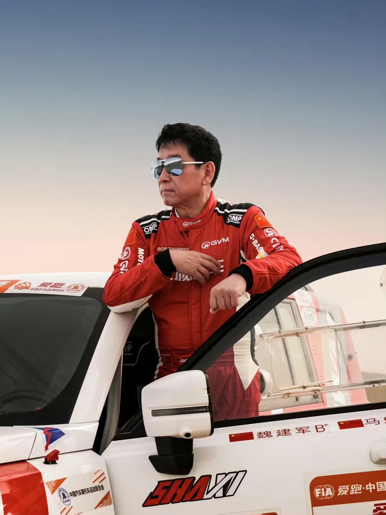 两位大佬同框也太好嗑了，乍一看居然还有点像，越看越有意思。直播全程都在聊生活和心