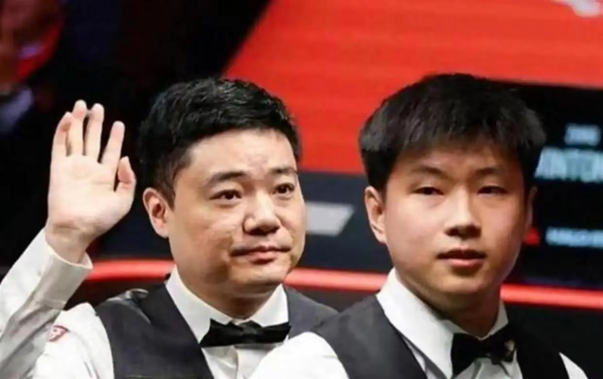 丁俊晖与赵心童决胜负，吴宜泽叫板塞尔比。如火如荼的斯诺克世锦赛，已经在克鲁斯堡大