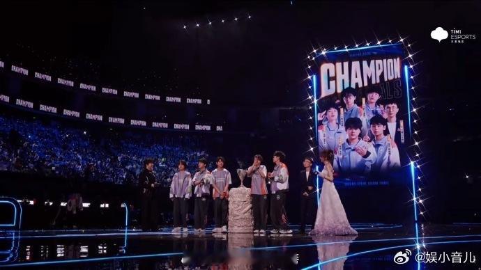 句号该是我了句号都发挥依旧是这么的稳定，而且也是能够看到他这一这场比赛的用心，曾