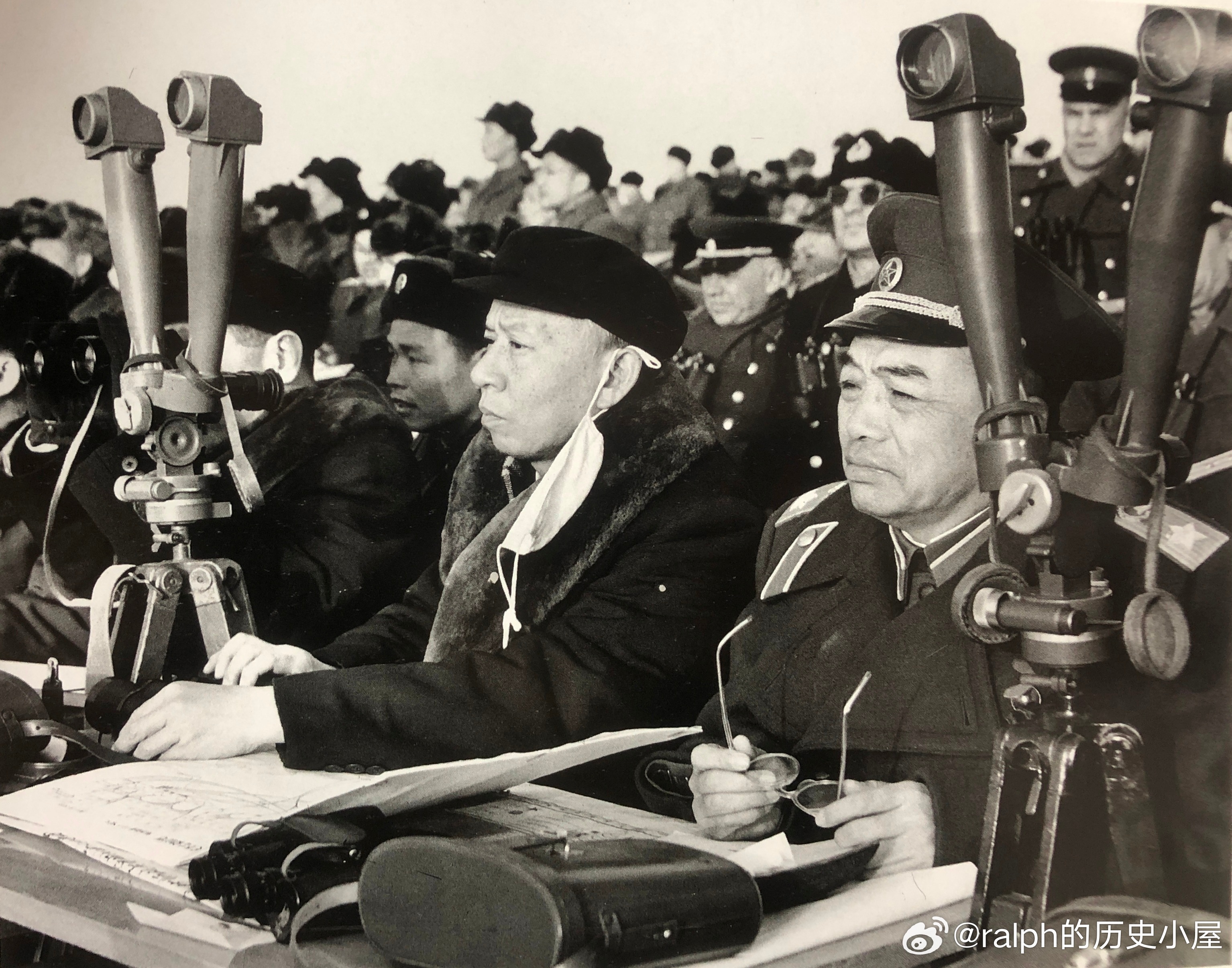 1955年11月刘少奇和彭德怀观看辽东半岛抗登陆演习军事历史全触达 ​​​