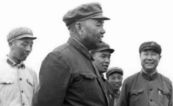 1978年，一辆吉普车突然闯进了广州军区招待所，哨兵警告无效后对吉普车开了三枪，