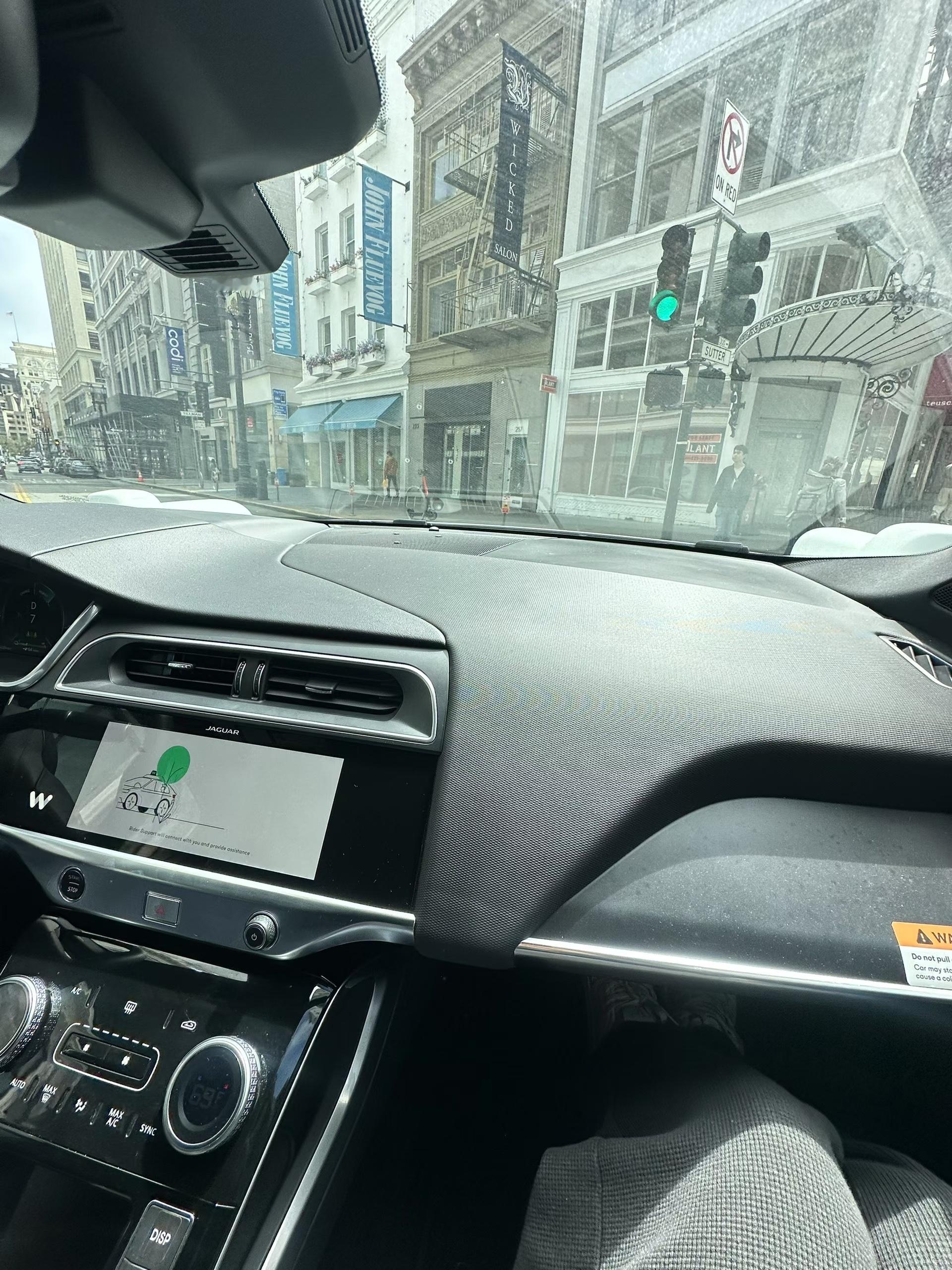 车友最近在漂亮国度假第一次体验Waymo无人驾驶车最大的感受说是车里放的歌还挺好