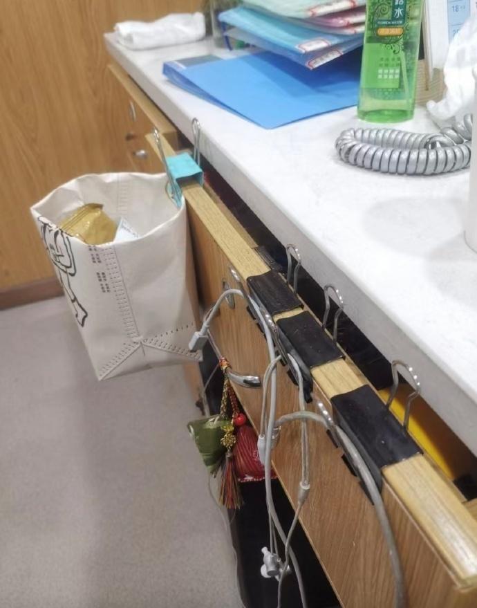 打工人有自己的免费垃圾桶 