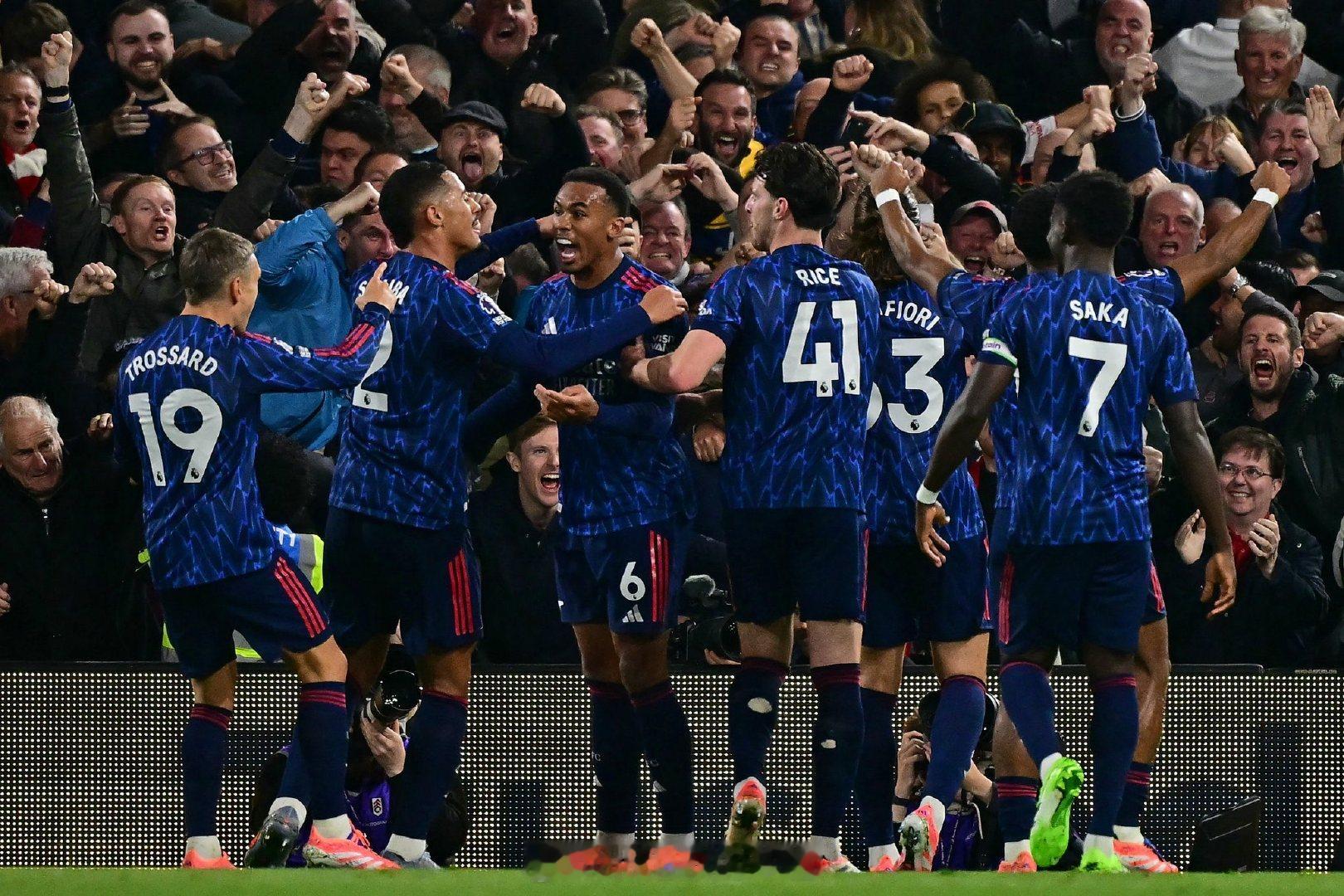 如果阿森纳下周击败水晶宫，我们将在联赛杯半决赛中对阵切尔西。首回合比赛将在斯坦福