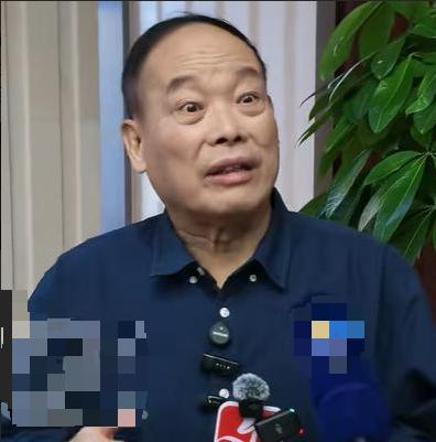 这次天津办新作品相声大赛，评委席上赵伟洲聊到好作品的标准，三句话不离马季。

马