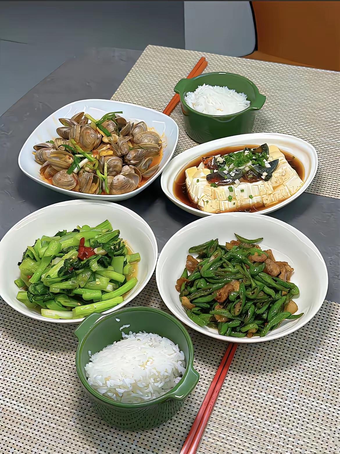 这个饭做的太也太让人食欲了吧，色泽不是一般的美！