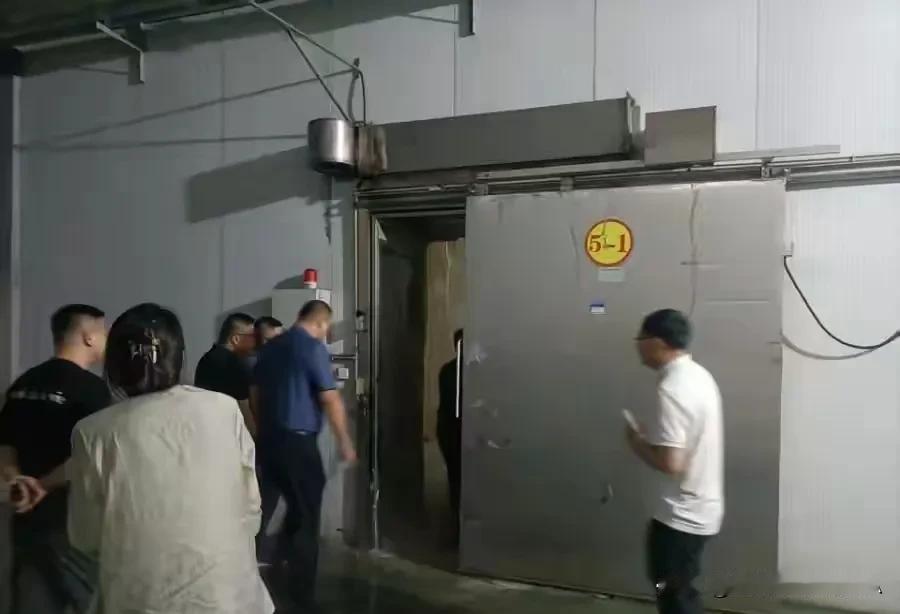 绥化700吨过期冷冻肉440万拍出！买家是谁？用途何在？ 

近日，黑龙江省绥化