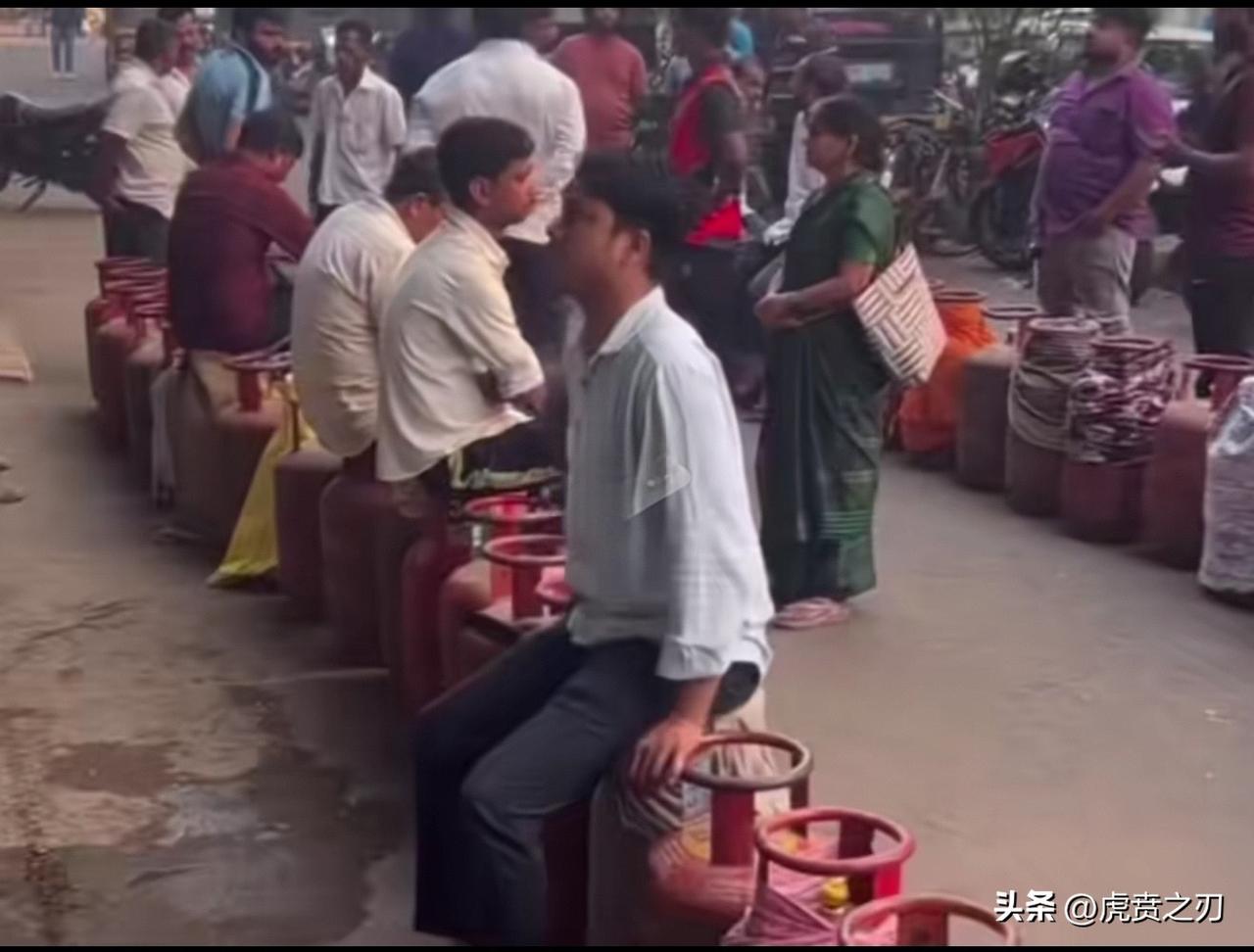 印度紧急从俄买的6000万原油只是杯水车薪，况且俄罗斯限制每天只供印100万桶，