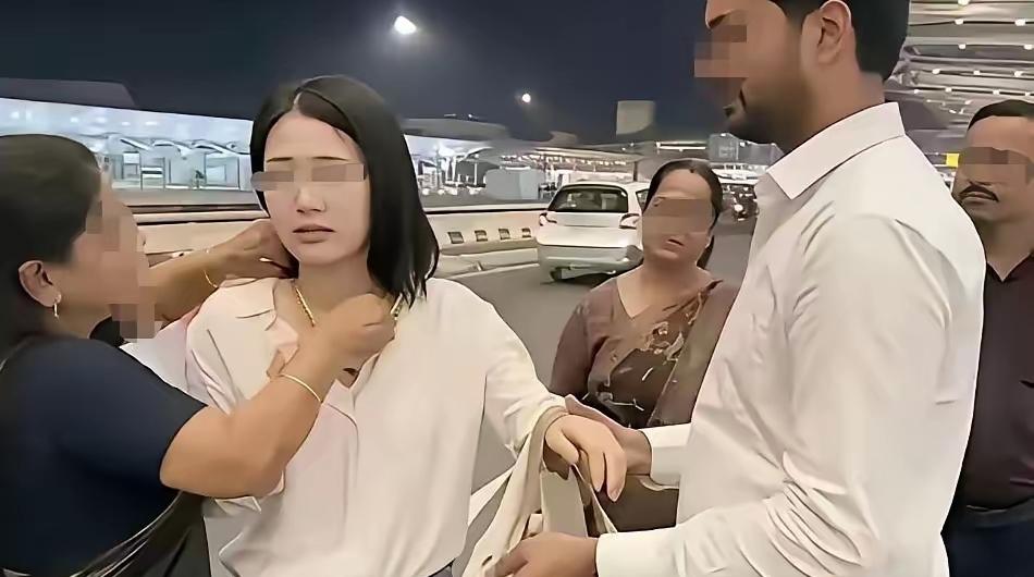 江苏这姑娘，之前眼里那层光，算是被这老外一句话给吹灭了。

本来以为捡着宝了，结
