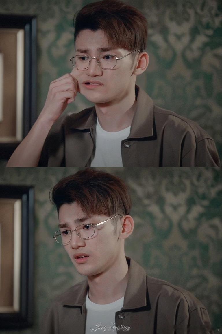 杨超越蒋龙杨超越张弛演我被点名 三个人蹲成一排练系鞋带，就为了躲点名。主持人：我