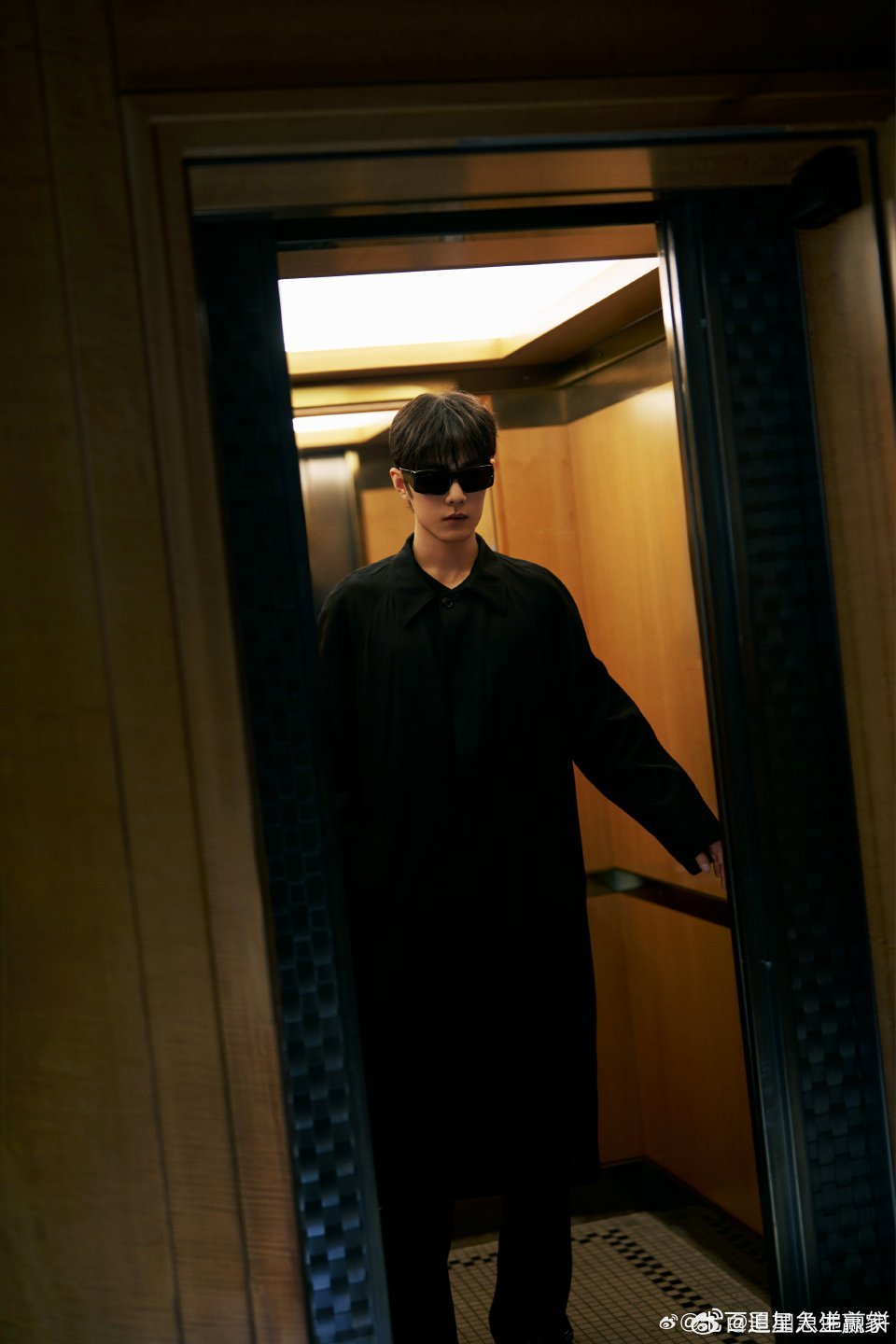肖战Gucci大秀下班 人怎么可以好看成这样 